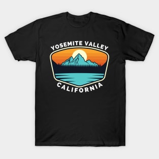 Yosemite Valley Ski Snowboard Mountain California Yosemite - Yosemite Valley California - Travel T-Shirt